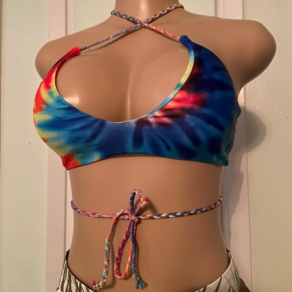 Zaful Ladies size 8 (Medium) tye dye swimsuit top
